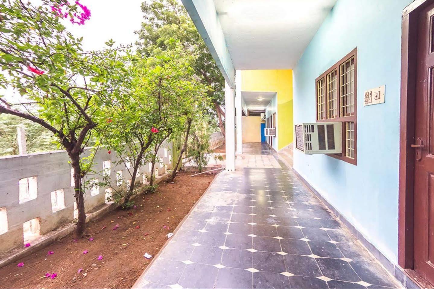 Collection O Ammayi Hotels & Resorts Tiruvannāmalai Exterior foto